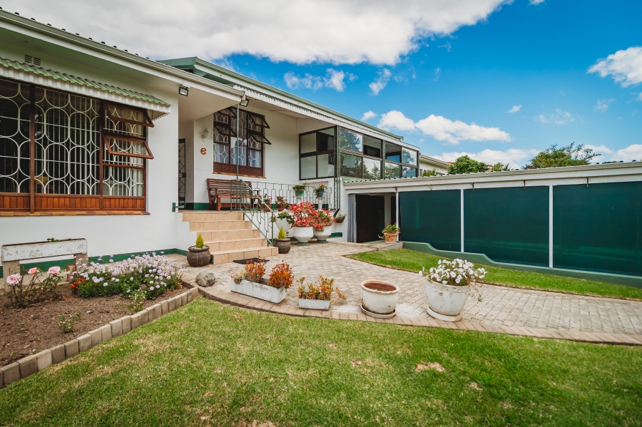 5 Bedroom Property for Sale in Bergsig Western Cape